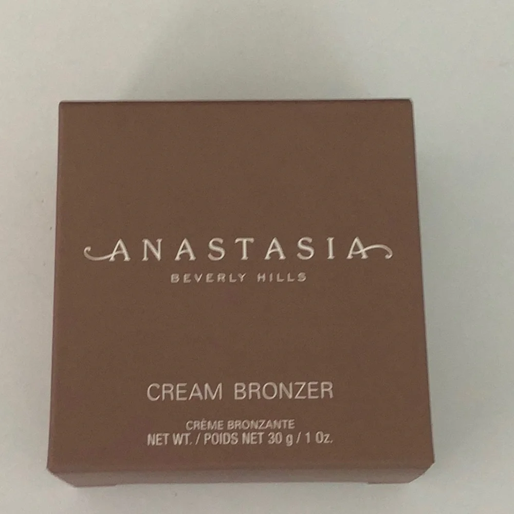 Anastasia Beverly Hills Matte Contour and Sculpt Cream Bronzer color cool brown